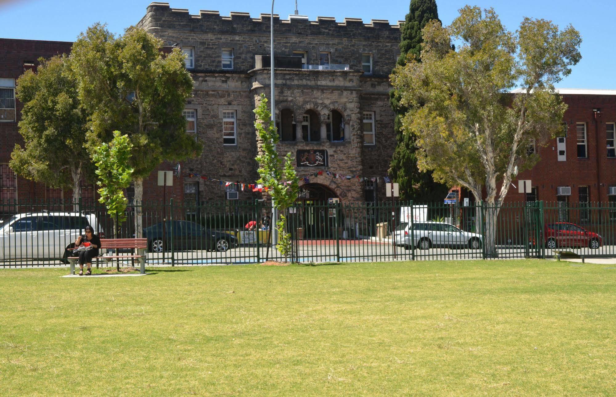 The Old Swan Barracks Hostel Perth Exterior photo